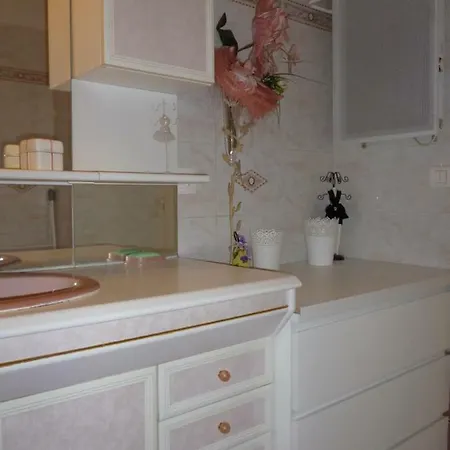 Lovely With Terrace Apartment *