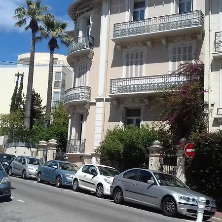 Lovely With Terrace Апартаменты